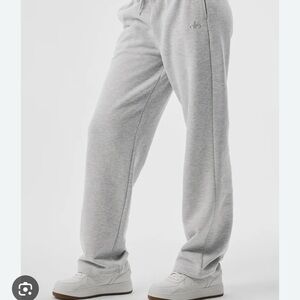 Alo straight leg accolade sweats